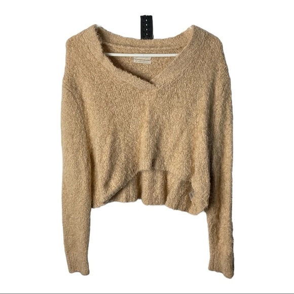 Urban Outfitters Cropped Oversized Fuzzy Tan Sweater Sz Small - Picture 1 of 5